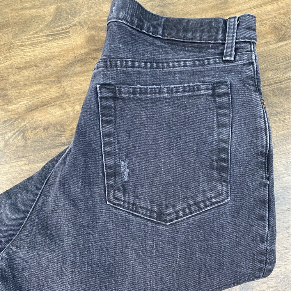 Abercrombie & Fitch the 90’s Straight ultra high rise jean.